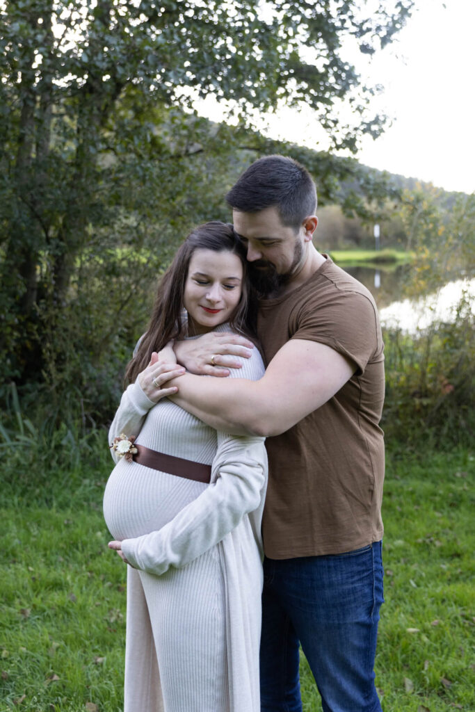 Originalbild - Babybauch - vorher nachher - Bildbearbeitung- Bildgefühle Odenwald Originalbild - Babybauch - vorher nachher - Bilbearbeitung - Bildgefühle Odenwald